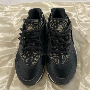 Woman’s Nike Air Huarche